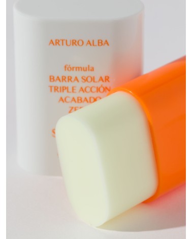 ARTURO ALBA BARRA SOLAR TRIPLE ACCION ACABADO ZERO SPF 50+